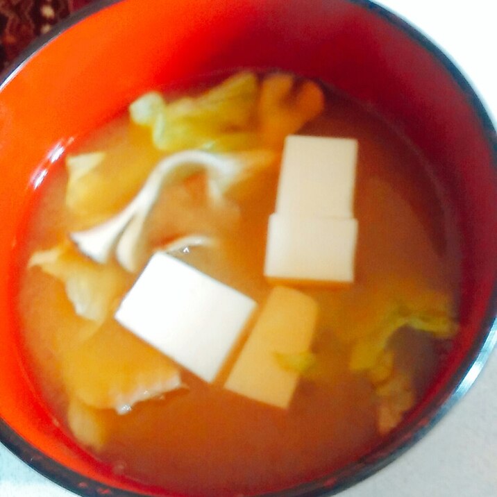 舞茸とうふレタスの味噌汁